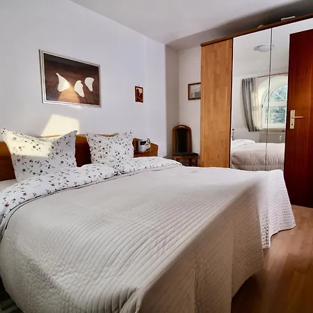 Apartment Parkside No 8 *